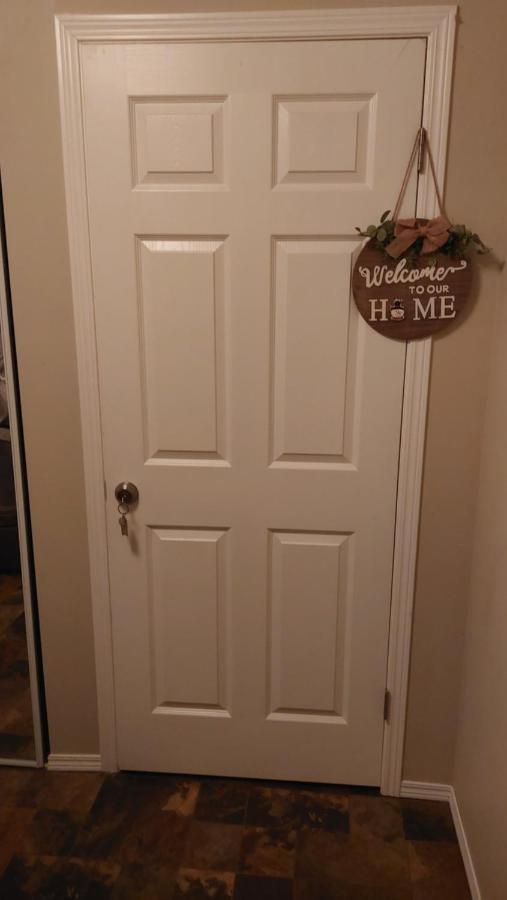 Lovely 1-Bedroom Basement Suite วินนิเพก ภายนอก รูปภาพ